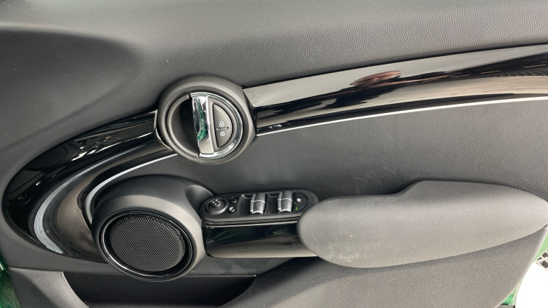 MINI Hatchback 1.5 Cooper Classic Premium 5dr Auto Petrol Hatchback